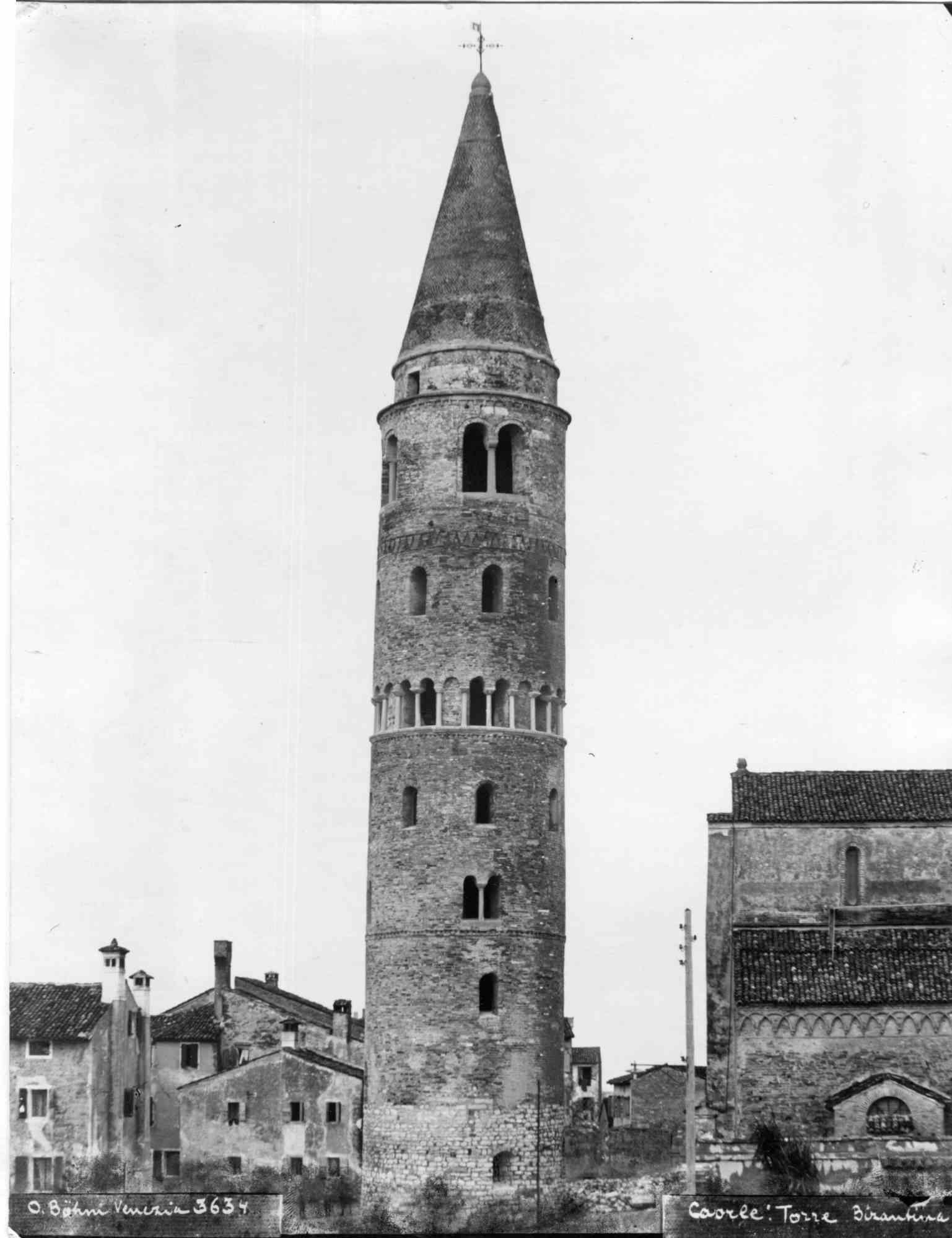 Foto d'archivio O. Böhm: il campanile cilindrico bizantino di Caorle