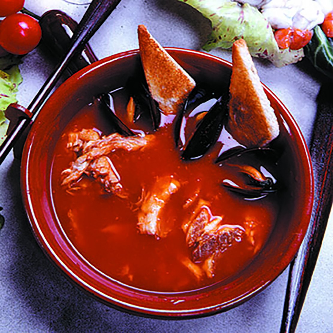 Zuppa di pesce dell'Adriatico servita in taverna